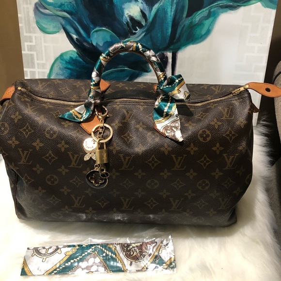 louis vuitton handle scarf